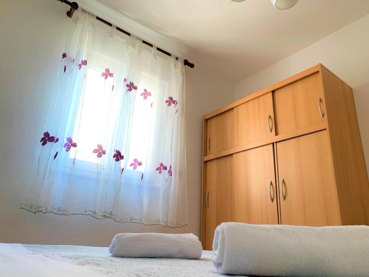Roko Apartment House Primošten Eksteriør billede