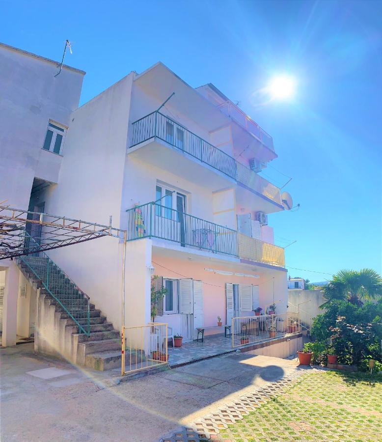 Roko Apartment House Primošten Eksteriør billede
